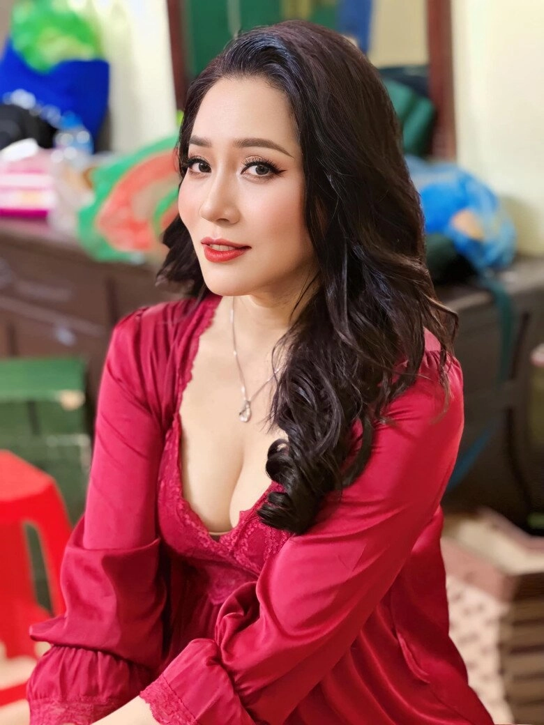 vợ đại gia chân đất quang tèo sinh con sau 17 năm nghỉ đẻ ra đường vừa đi vừa khóc - 5