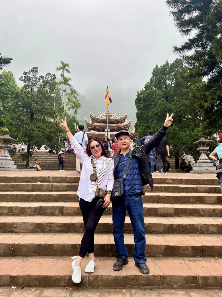vợ đại gia chân đất quang tèo sinh con sau 17 năm nghỉ đẻ ra đường vừa đi vừa khóc - 12