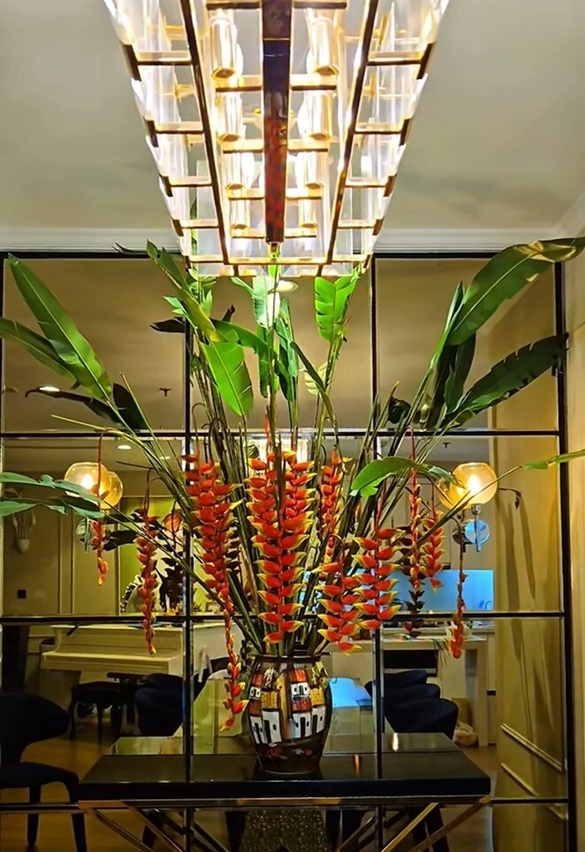 Vợ đảm của mạnh trường cắm hoa lúc 1h sáng loài hoa phong thuỷ đỏ rực hứa hẹn nhiều may mắn tài lộc - 6