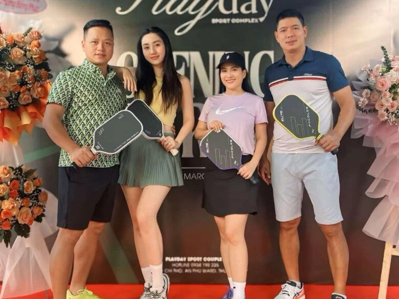 Vợ đẹp bình minh từng bị chê kém sắc nay đứng cạnh á hậu 9x dù thua chiều cao vẫn rực rỡ - 1
