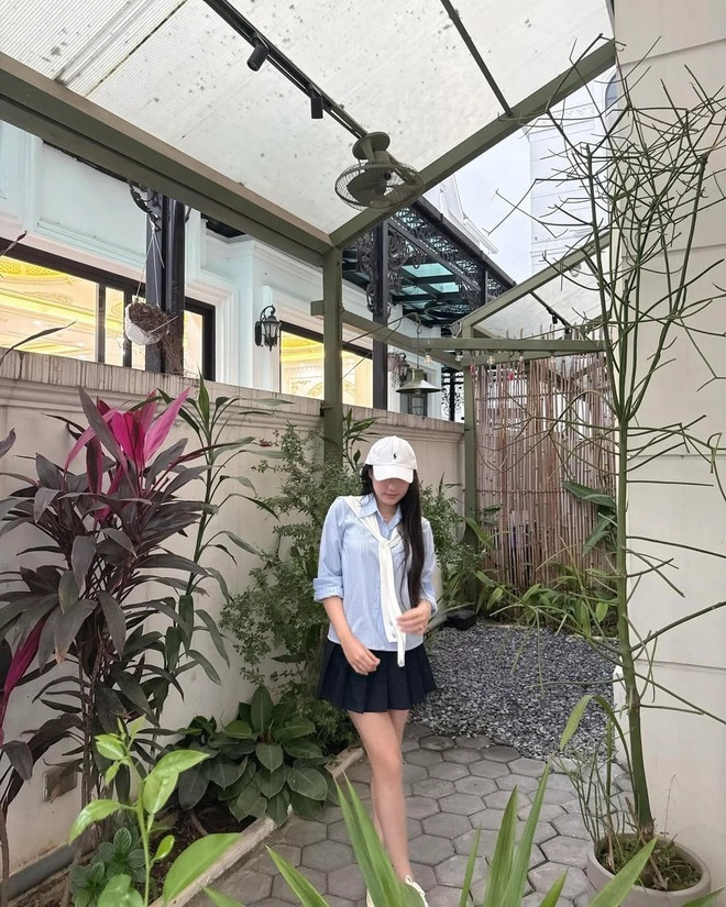 Vợ đoàn văn hậu mê áo sơ mi như điếu đổ ưu tiên tông màu tôn da - 2