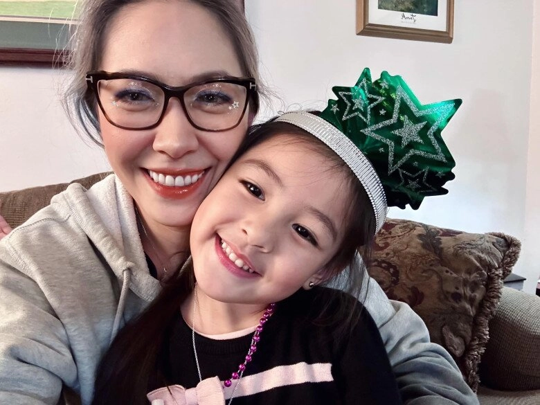 Vợ đức tiến bị mẹ chồng tố trước ngày kiện giành tài sản cháu gái từ mỹ về thăm nhưng bà nội không cho vào nhà - 9