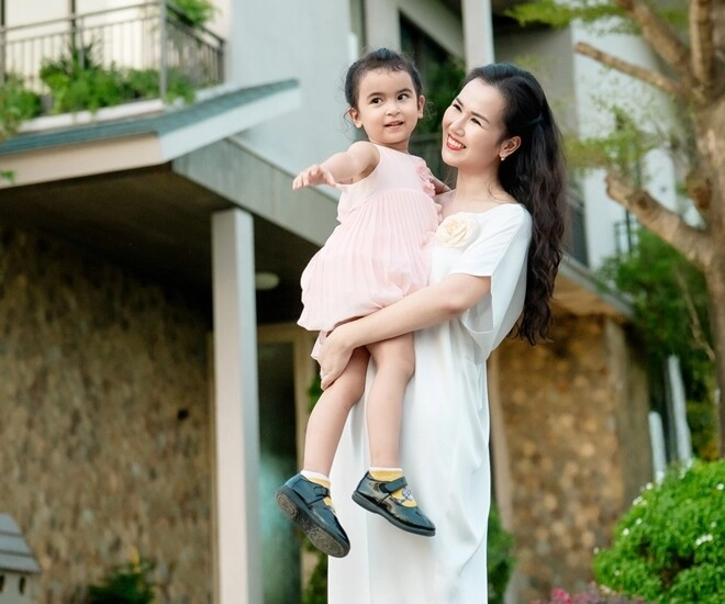 Võ hạ trâm đưa ái nữ đi chơi riêng mà không có 2 chàng trai bên cạnh con gái lai ấn nhưng lại nói giọng phú yên - 1