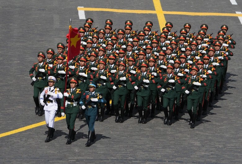 Võ hạ trâm được chiến sĩ từng duyệt binh tại quảng trường đỏ xin chụp ảnh nghe cách xưng hô mà dân tình bật ngửa - 6