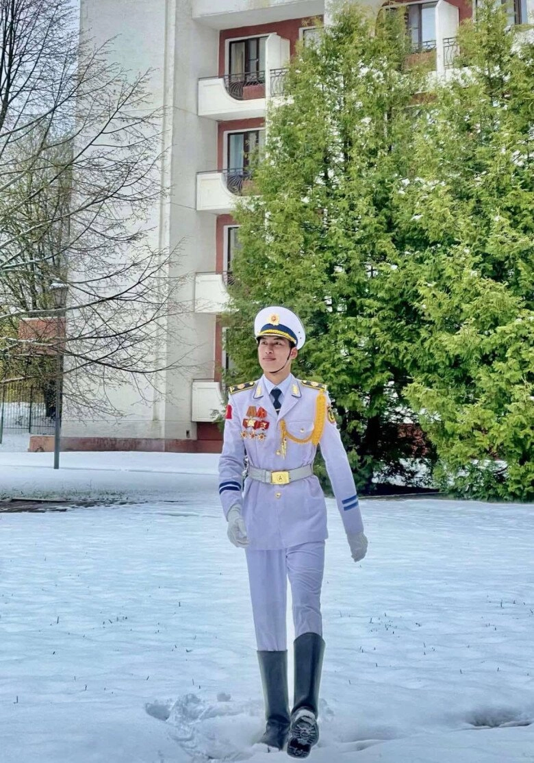 Võ hạ trâm được chiến sĩ từng duyệt binh tại quảng trường đỏ xin chụp ảnh nghe cách xưng hô mà dân tình bật ngửa - 9