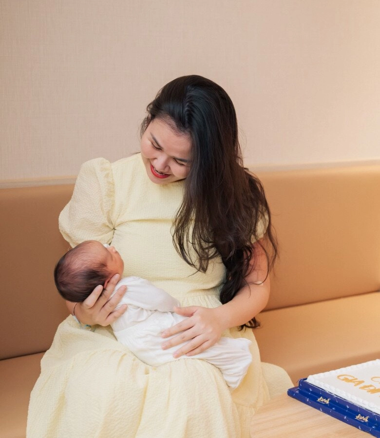 Võ hạ trâm rèn con ăn chay từ trong bụng mẹ sản xuất cả bình sữa chay đầy ụ cho quý tử - 4