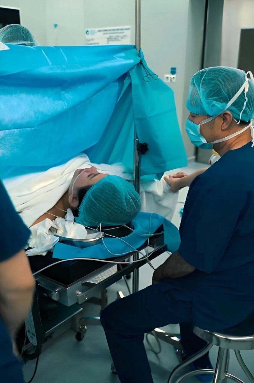 Võ hoàng yến làm mâm cúng đầy tháng tuyệt đẹp nhưng vắng bóng chồng việt kiều khóc khi ngắm nhìn con gái quốc tịch mỹ - 12