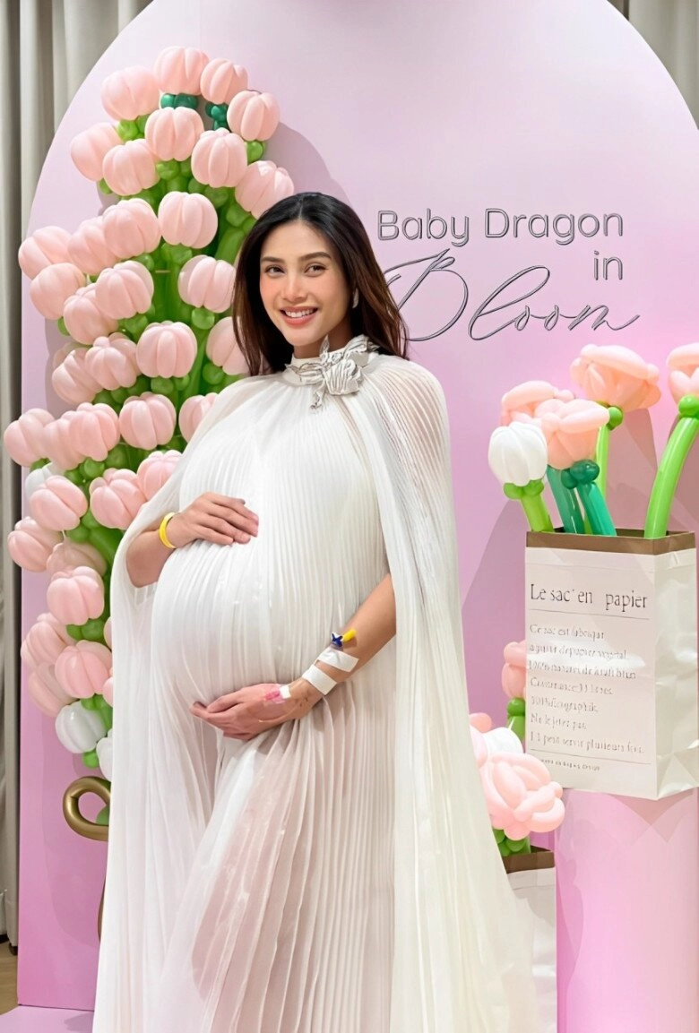 Võ hoàng yến làm mâm cúng đầy tháng tuyệt đẹp nhưng vắng bóng chồng việt kiều khóc khi ngắm nhìn con gái quốc tịch mỹ - 14