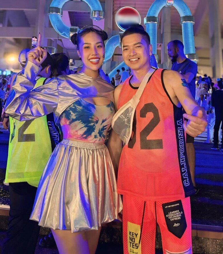 Vợ kém tuổi của quang minh khoe cảnh được chồng đưa đi ngắm pháo hoa dịp lễ nhan sắc sau sinh được khen ngợi - 10