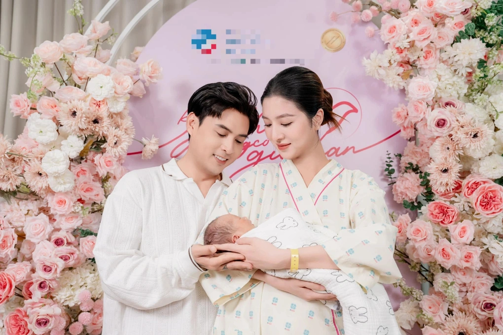 Vợ nam ca sĩ ở trong biệt thự 23 tỷ diện bikini cực táo bạo sau 3 tháng sinh con khiến cđm bỏng mắt - 1