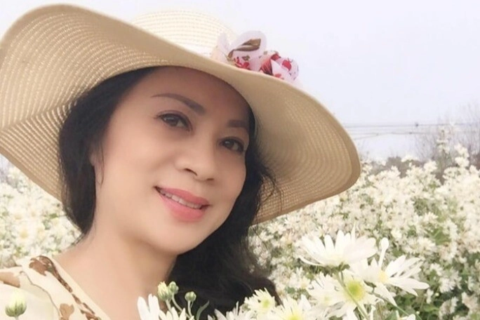 vợ thứ trưởng bộ kinh tế trong phim chạy án từng lao đao vì gánh nợ hộ bạn giờ ra nước ngoài như cơm bữa - 1