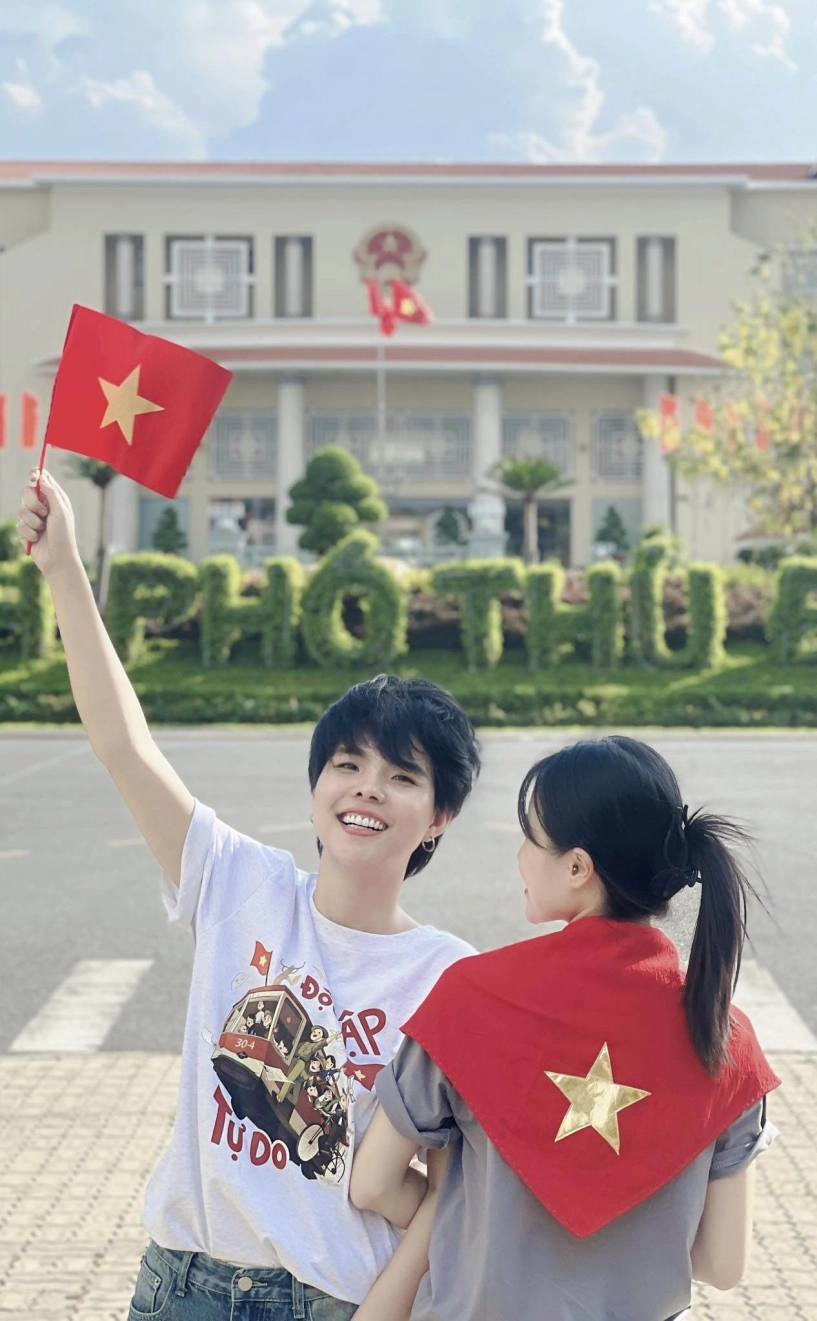 Vợ trâm anh thế phiệt của vũ cát tường đẹp phát sáng trong clip luyện múa cho lễ 304 thần thái sang trọng hút triệu view - 2