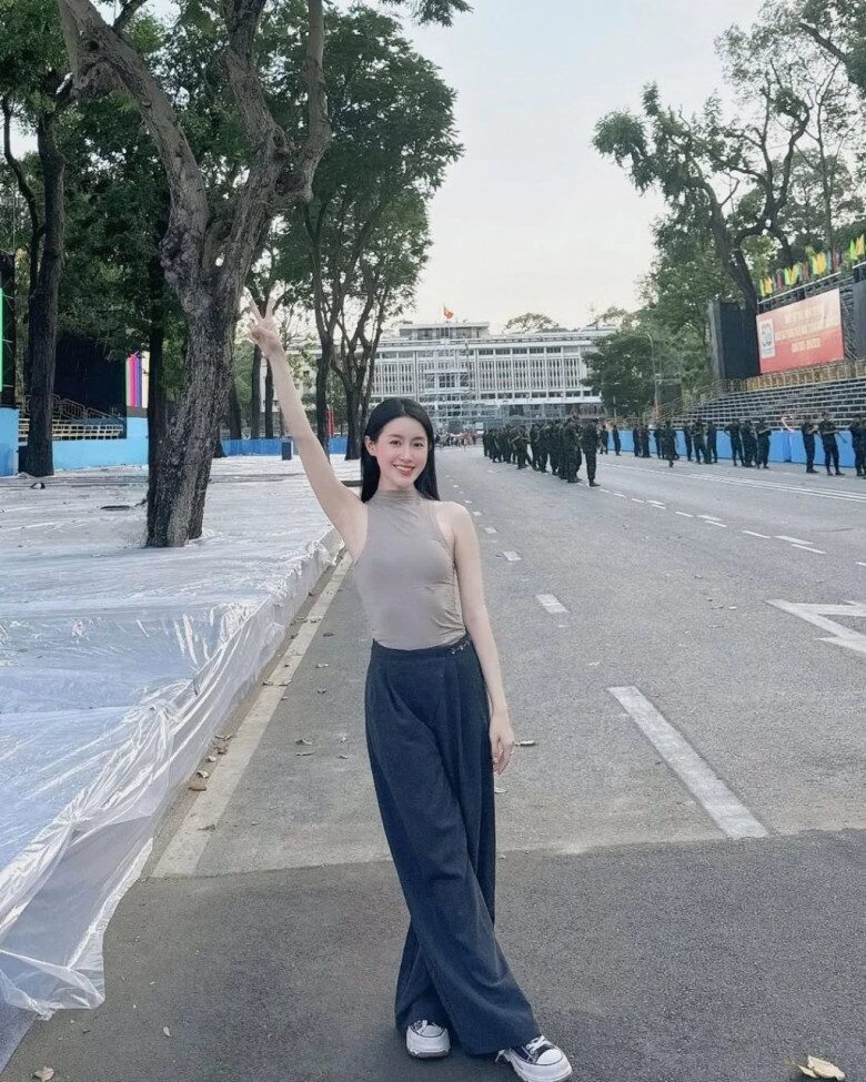 Vợ trâm anh thế phiệt của vũ cát tường đẹp phát sáng trong clip luyện múa cho lễ 304 thần thái sang trọng hút triệu view - 6