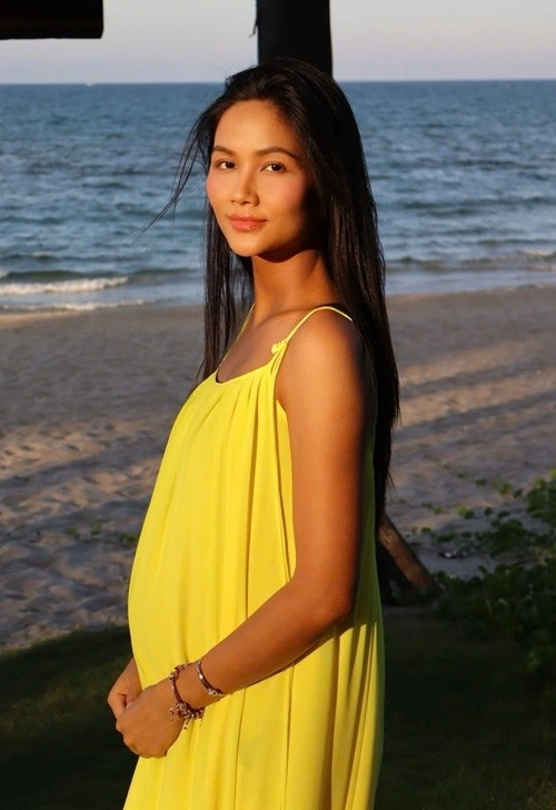 Vóc dáng đẹp mỹ mãn của bà bầu năng động nhất showbiz việt - 6