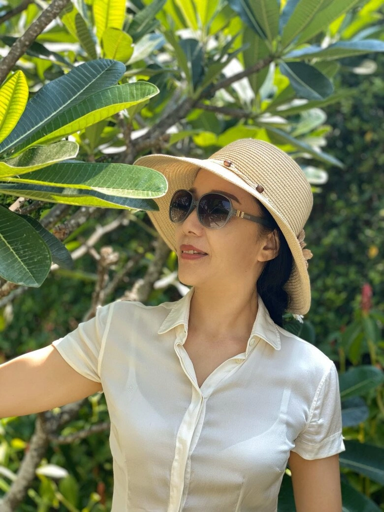 Vóc dáng không thua con gái của mẹ ca sĩ phương linh ở tuổi u70 cư dân mạng phải trầm trồ gia đình toàn cực phẩm - 14