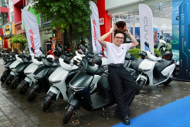 Xe máy điện cao cấp honda cuv e chính thức bàn giao đến những khách hàng đầu tiên - 3
