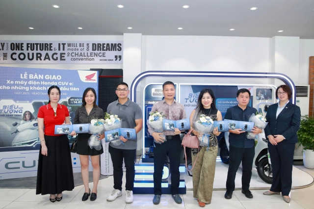 Xe máy điện cao cấp honda cuv e chính thức bàn giao đến những khách hàng đầu tiên - 5