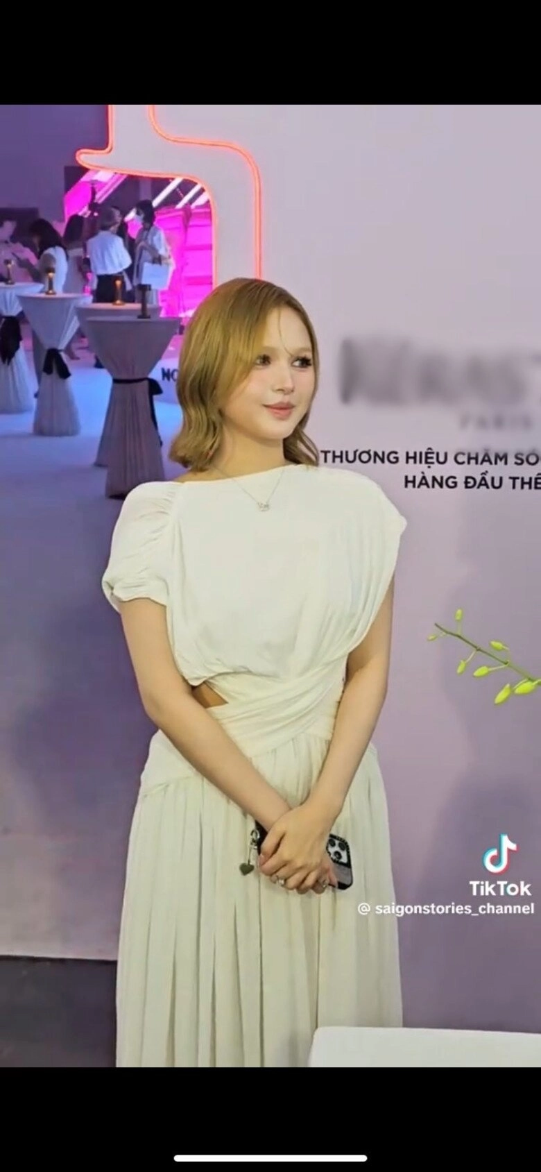 Xoài non gây bất ngờ khi xuất hiện với thân hình phát tướng tại sự kiện - 2