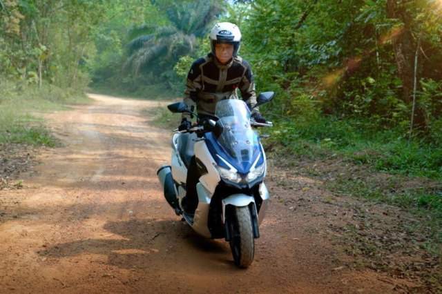 Xuất hiện đối thủ mới của honda adv350 vừa ra mắt ở malay với giá bán chỉ 128 triệu đồng - 10