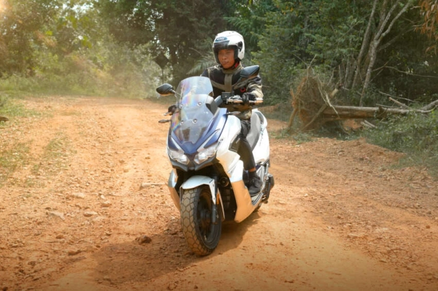 Xuất hiện đối thủ mới của honda adv350 vừa ra mắt ở malay với giá bán chỉ 128 triệu đồng - 12