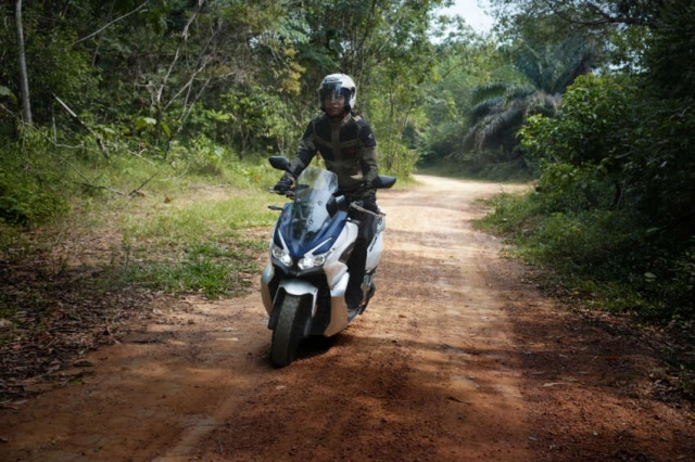 Xuất hiện đối thủ mới của honda adv350 vừa ra mắt ở malay với giá bán chỉ 128 triệu đồng - 23