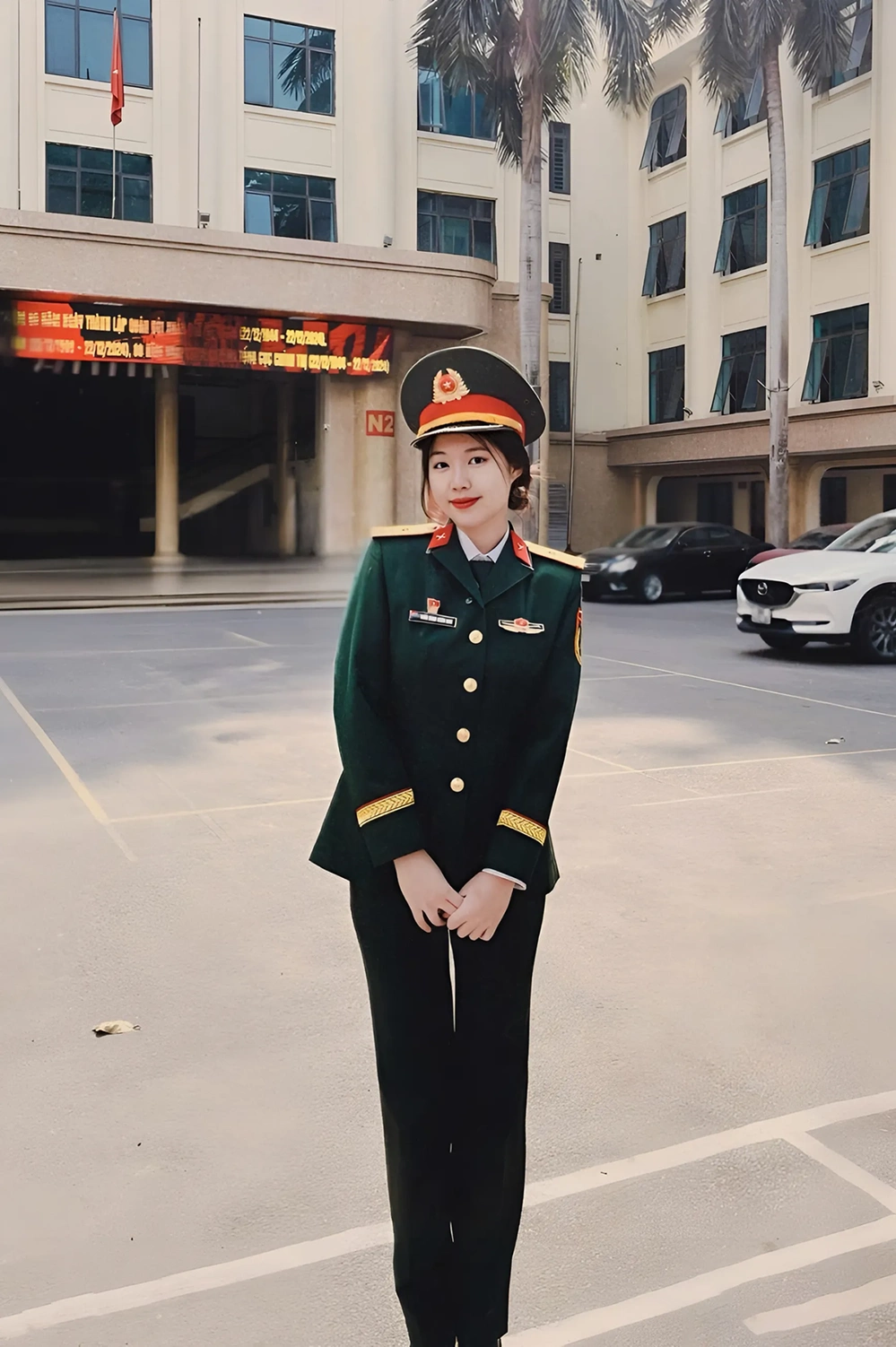 Xuất hiện nữ thiếu uý thi hoa hậu việt nam được khen có nụ cười triệu đô và nhan sắc sáng bừng - 3