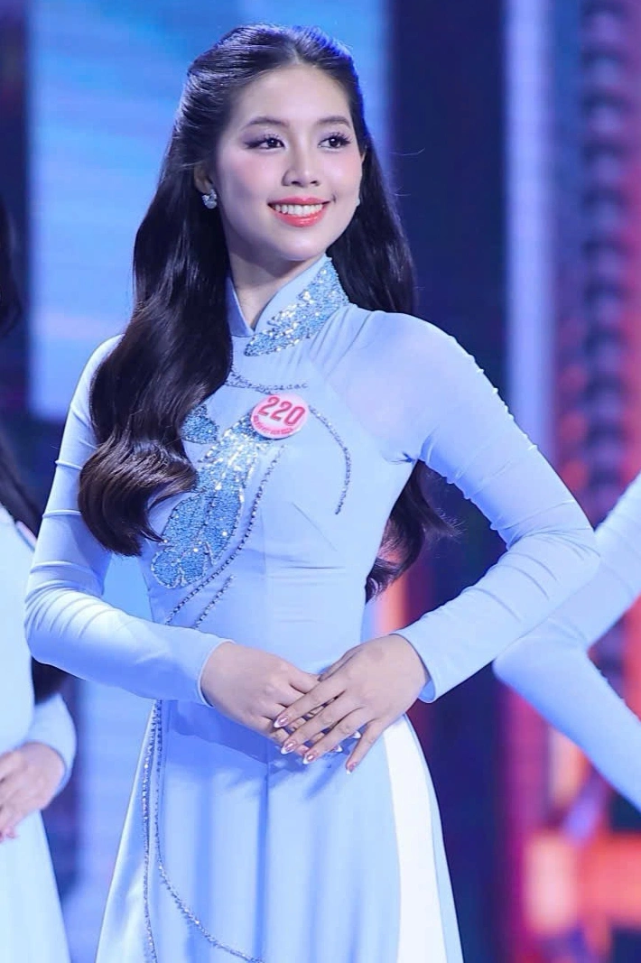 Xuất hiện nữ thiếu uý thi hoa hậu việt nam được khen có nụ cười triệu đô và nhan sắc sáng bừng - 4