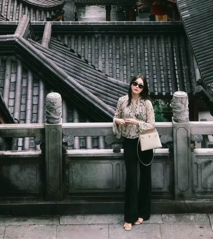 Xuất thân thôn quê thần tiên tỷ tỷ đẹp nhất việt nam nay làm phu nhân hào môn vẫn chỉ kè kè 2 kiểu túi xách giàu ngầm - 4