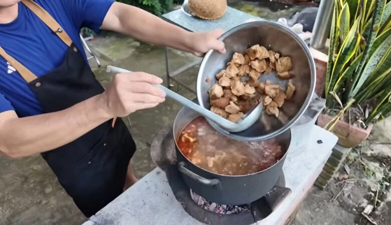 Xúc động diễn viên 52 tuổi nấu cho mẹ món ăn từ dược liệu quý ai cũng khen người con có hiếu - 5