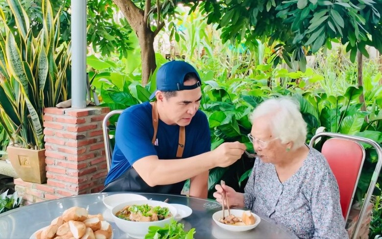 Xúc động diễn viên 52 tuổi nấu cho mẹ món ăn từ dược liệu quý ai cũng khen người con có hiếu - 9