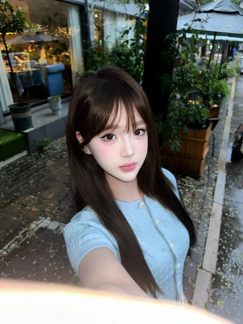 Xuống tóc đầu năm vợ lương thế thành được khen trẻ như idol kpop nhờ kiểu mái đẹp bất bại - 13