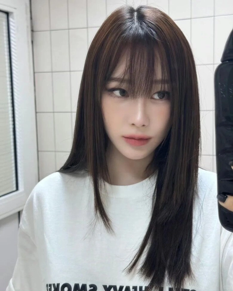 Xuống tóc đầu năm vợ lương thế thành được khen trẻ như idol kpop nhờ kiểu mái đẹp bất bại - 14