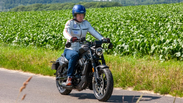 Zontes 125 c2 làn gió cruiser mới cho anh em đam mê phong cách cổ điển - 8