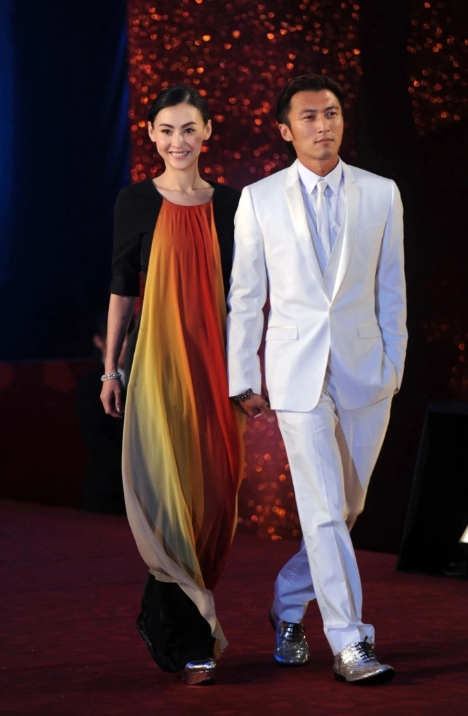 14 năm trương bá chi làm mẹ đơn thân - 1