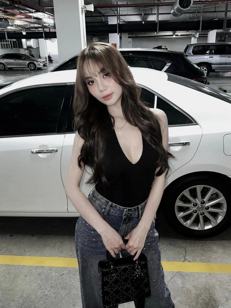 2 á hậu tên kim chi của vbiz người vướng ồn ào là búp bê mới của shark bình người u60 như gái đôi mươi - 3