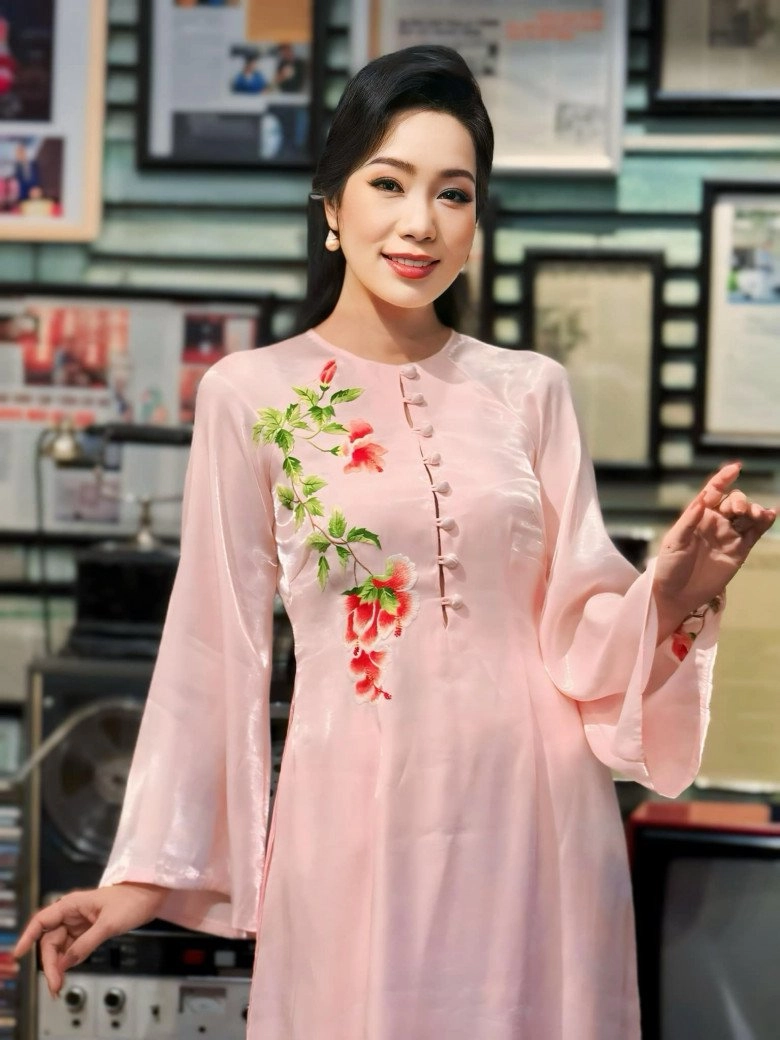 2 á hậu tên kim chi của vbiz người vướng ồn ào là búp bê mới của shark bình người u60 như gái đôi mươi - 12
