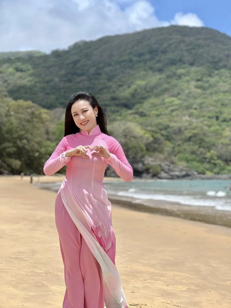 2 btv kỳ cựu của vtv đọc thuyết minh lễ diễu binh hoài anh xuất thân nhà lính hữu bằng đời tư kín bưng - 5