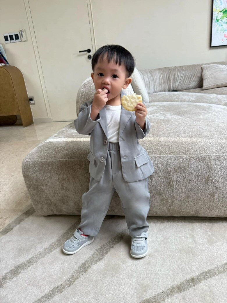 2 con đàm thu trang có tính cách trái ngược sutin dễ tính nhất nhà khác hẳn chị gái được ra đường là vui cả ngày - 2