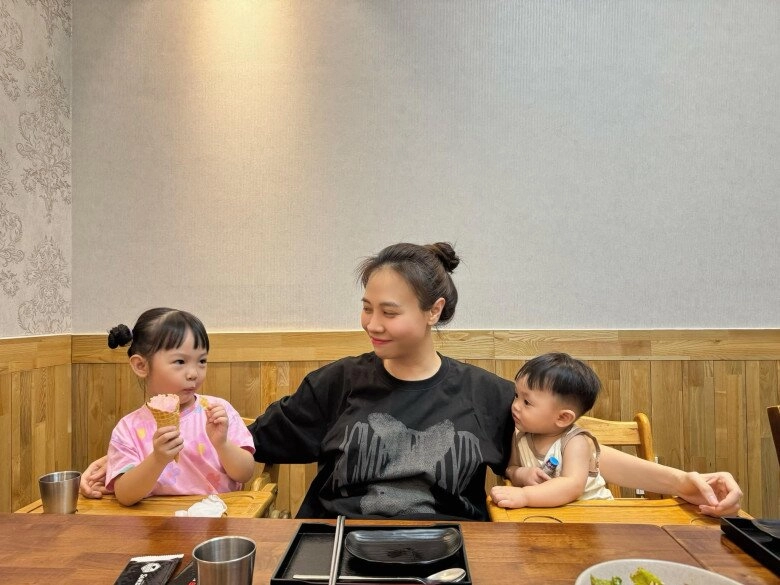 2 con đàm thu trang có tính cách trái ngược sutin dễ tính nhất nhà khác hẳn chị gái được ra đường là vui cả ngày - 4
