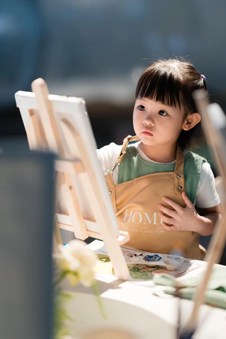 2 con đàm thu trang có tính cách trái ngược sutin dễ tính nhất nhà khác hẳn chị gái được ra đường là vui cả ngày - 5
