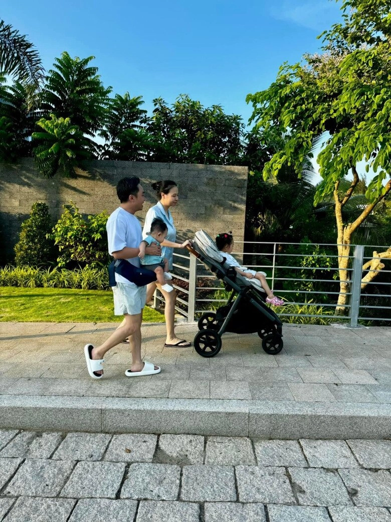2 con đàm thu trang có tính cách trái ngược sutin dễ tính nhất nhà khác hẳn chị gái được ra đường là vui cả ngày - 8