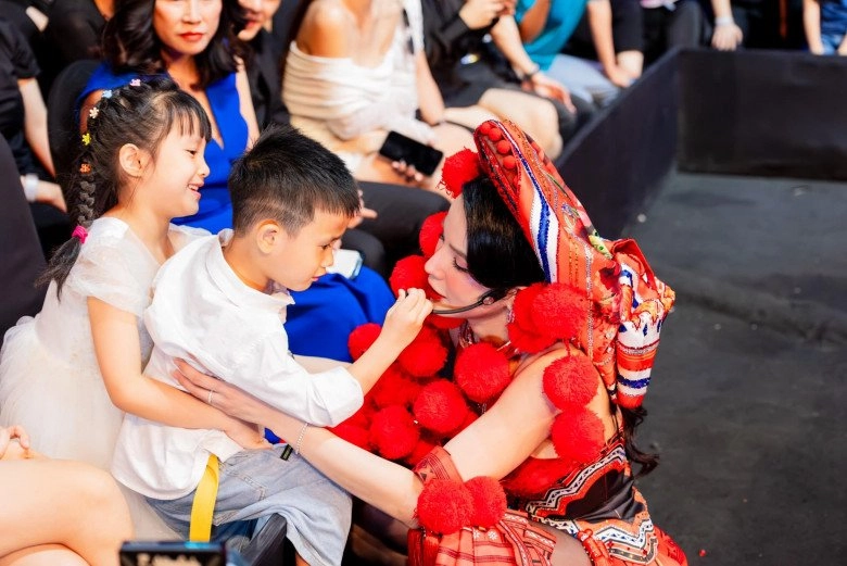2 con diệp lâm anh không sống chung nhà vẫn được làm sinh nhật trọn vẹn boorin là bản sao của bố còn bboy giống mẹ - 12