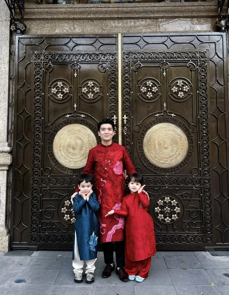 2 doanh nhân điển trai làm bố nhưng giấu danh tính mẹ của con đều sang mỹ đón nhóc tì tự chăm con cực khéo - 1