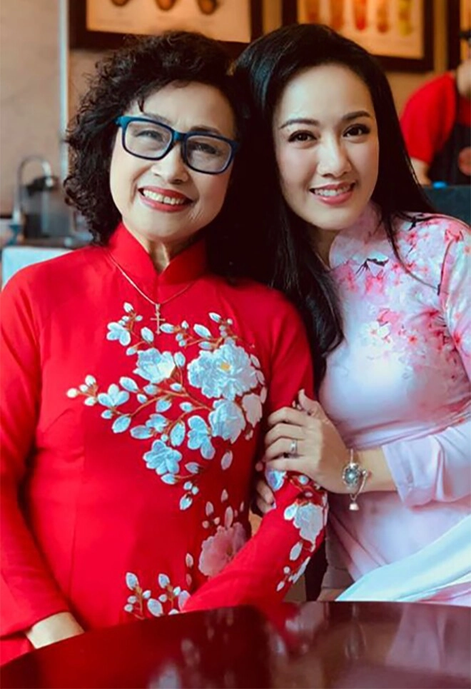 2 giọng đọc đầu tiên của thời sự 19h người là giảng viên trường sĩ quan tăng thiết giáp người lấy chồng thứ 2 giờ thi thoảng sang đức thăm con - 7