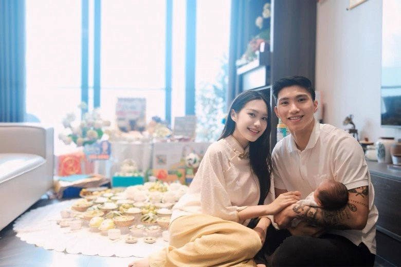 2 hậu duệ của bóng đá việt con trai đoàn văn hậu rõ nét tuấn tú quý tử bùi tiến dũng giống hệt mẹ ukraine - 1