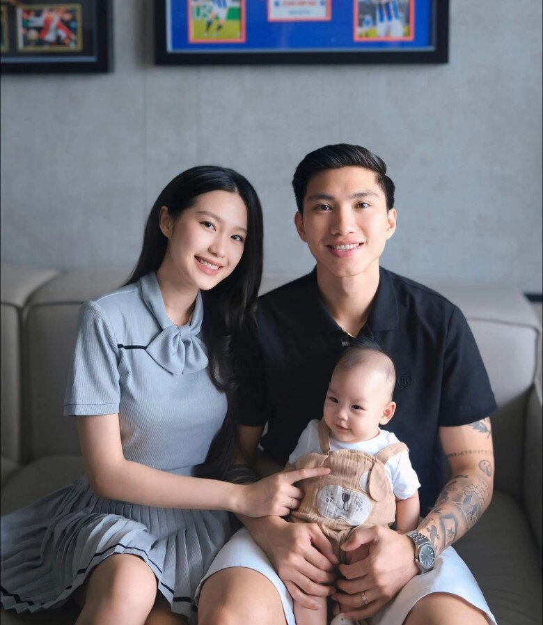 2 hậu duệ của bóng đá việt con trai đoàn văn hậu rõ nét tuấn tú quý tử bùi tiến dũng giống hệt mẹ ukraine - 5