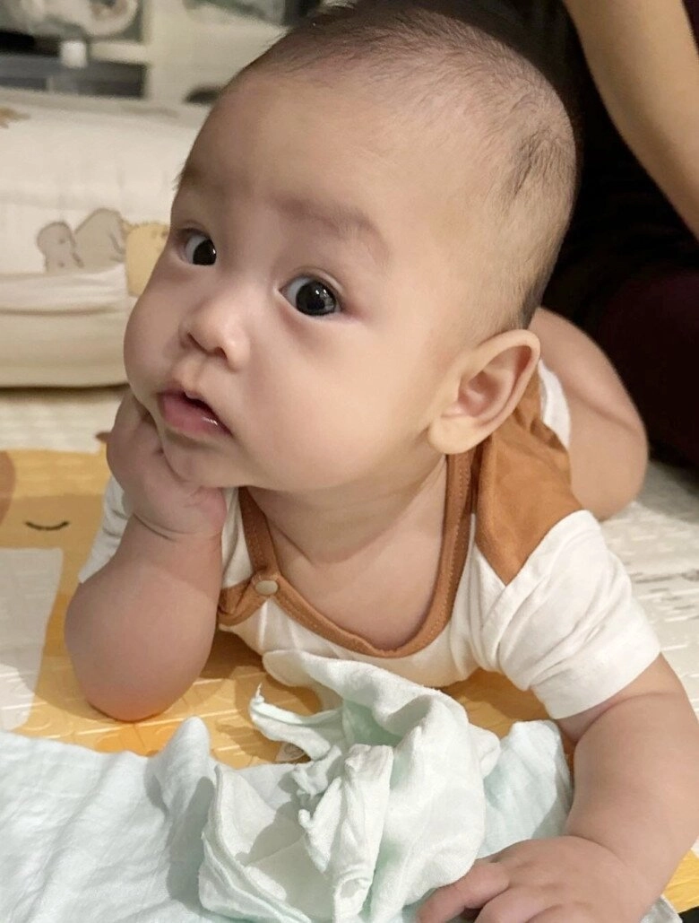 2 hậu duệ của bóng đá việt con trai đoàn văn hậu rõ nét tuấn tú quý tử bùi tiến dũng giống hệt mẹ ukraine - 7