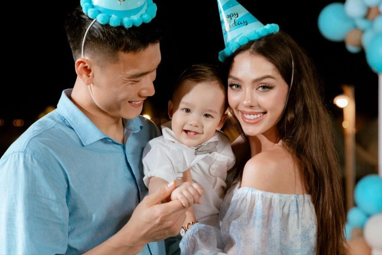 2 hậu duệ của bóng đá việt con trai đoàn văn hậu rõ nét tuấn tú quý tử bùi tiến dũng giống hệt mẹ ukraine - 15