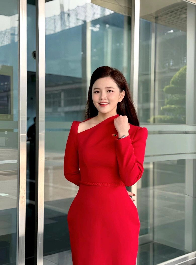 2 nữ mc tuổi trẻ tài cao của vtv người giành học bổng mỹ nay lên dẫn vietnam today người là thạc sĩ báo chí - 11