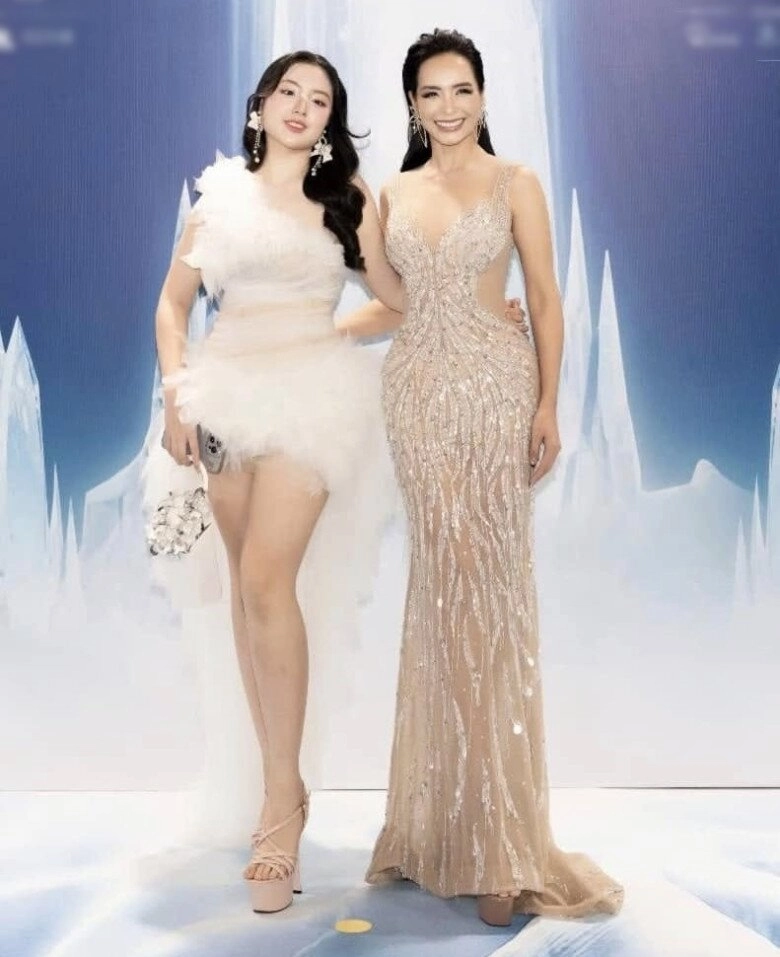 2 tiểu thư nhà quyền linh thúy hạnh được đặt lên bàn cân so sánh nhan sắc đi sự kiện đều hút lượt view khủng - 4